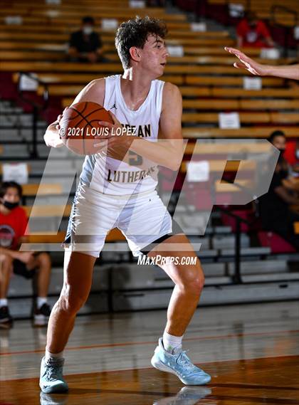 Thumbnail 1 in Crean Lutheran vs. JSerra Catholic (Mater Dei Extravaganza) photogallery.