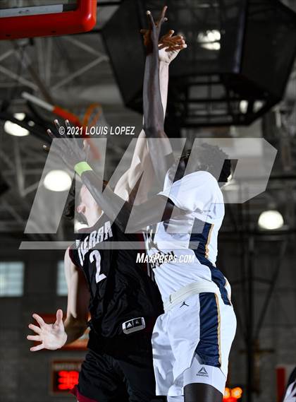Thumbnail 1 in Crean Lutheran vs. JSerra Catholic (Mater Dei Extravaganza) photogallery.