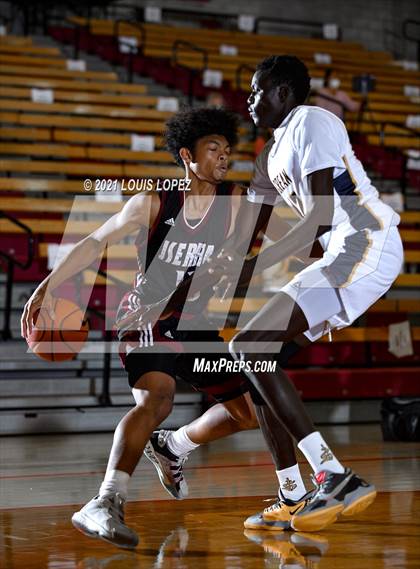Thumbnail 2 in Crean Lutheran vs. JSerra Catholic (Mater Dei Extravaganza) photogallery.