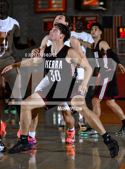 Thumbnail 2 in Crean Lutheran vs. JSerra Catholic (Mater Dei Extravaganza) photogallery.