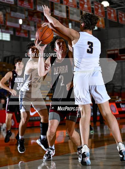 Thumbnail 1 in Crean Lutheran vs. JSerra Catholic (Mater Dei Extravaganza) photogallery.