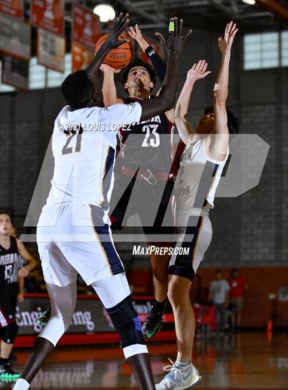 Thumbnail 2 in Crean Lutheran vs. JSerra Catholic (Mater Dei Extravaganza) photogallery.