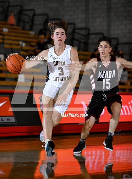 Thumbnail 3 in Crean Lutheran vs. JSerra Catholic (Mater Dei Extravaganza) photogallery.