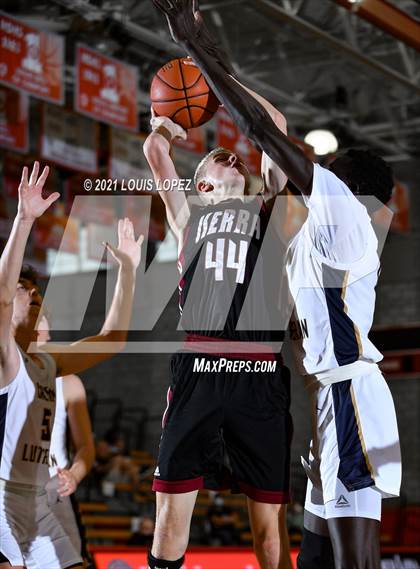 Thumbnail 3 in Crean Lutheran vs. JSerra Catholic (Mater Dei Extravaganza) photogallery.