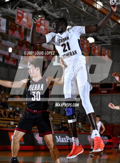 Thumbnail 3 in Crean Lutheran vs. JSerra Catholic (Mater Dei Extravaganza) photogallery.