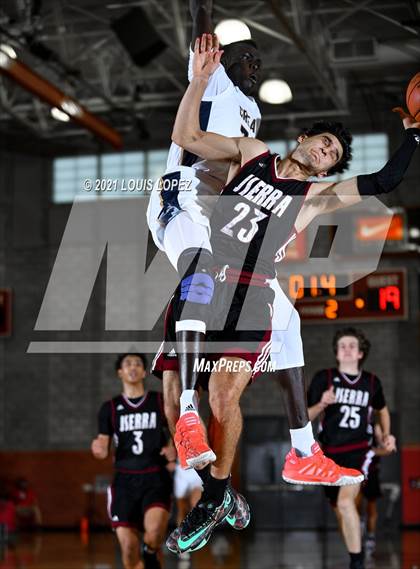 Thumbnail 1 in Crean Lutheran vs. JSerra Catholic (Mater Dei Extravaganza) photogallery.