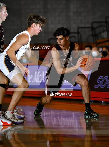 Thumbnail 1 in Crean Lutheran vs. JSerra Catholic (Mater Dei Extravaganza) photogallery.