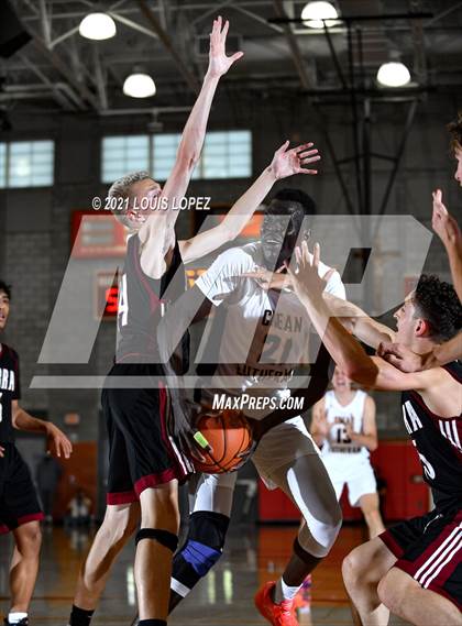 Thumbnail 2 in Crean Lutheran vs. JSerra Catholic (Mater Dei Extravaganza) photogallery.