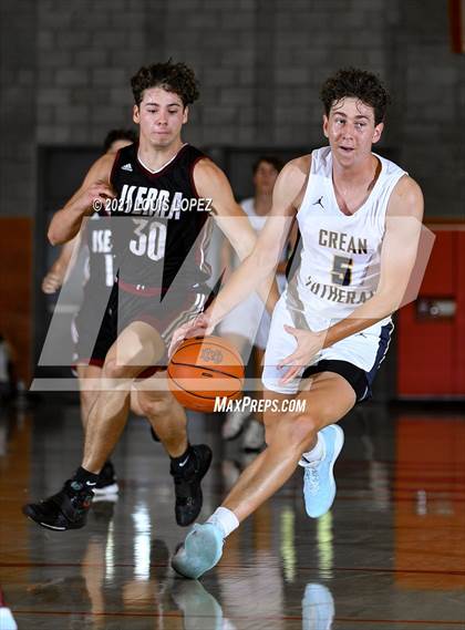 Thumbnail 1 in Crean Lutheran vs. JSerra Catholic (Mater Dei Extravaganza) photogallery.