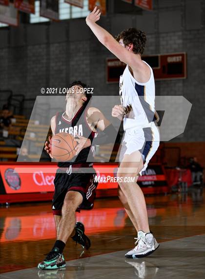 Thumbnail 2 in Crean Lutheran vs. JSerra Catholic (Mater Dei Extravaganza) photogallery.