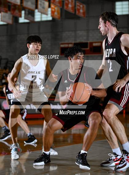 Thumbnail 1 in Crean Lutheran vs. JSerra Catholic (Mater Dei Extravaganza) photogallery.