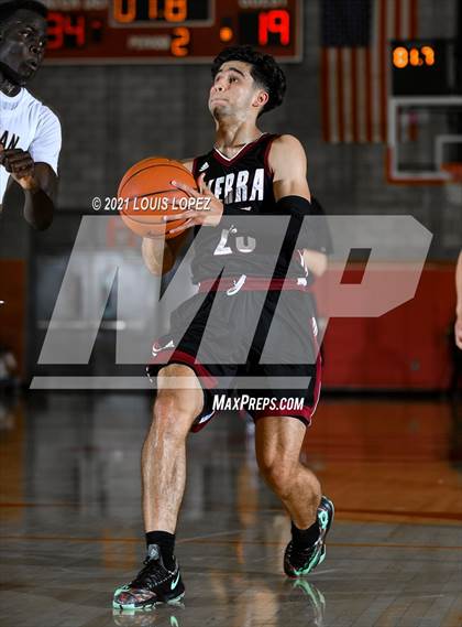 Thumbnail 3 in Crean Lutheran vs. JSerra Catholic (Mater Dei Extravaganza) photogallery.