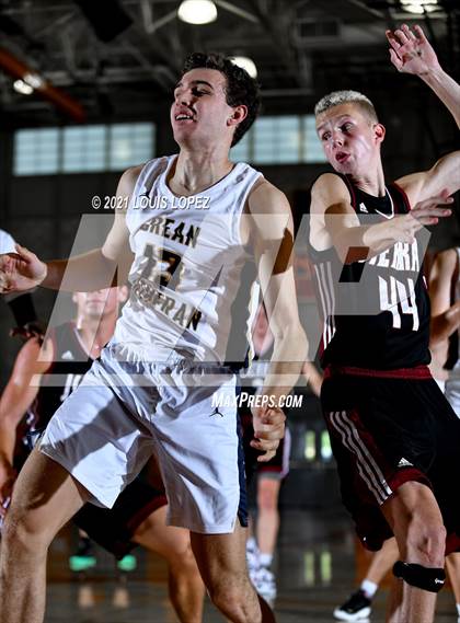 Thumbnail 3 in Crean Lutheran vs. JSerra Catholic (Mater Dei Extravaganza) photogallery.