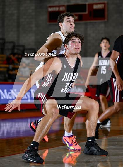 Thumbnail 2 in Crean Lutheran vs. JSerra Catholic (Mater Dei Extravaganza) photogallery.