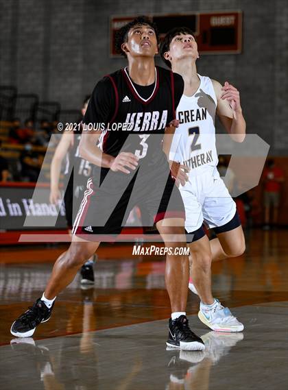 Thumbnail 3 in Crean Lutheran vs. JSerra Catholic (Mater Dei Extravaganza) photogallery.