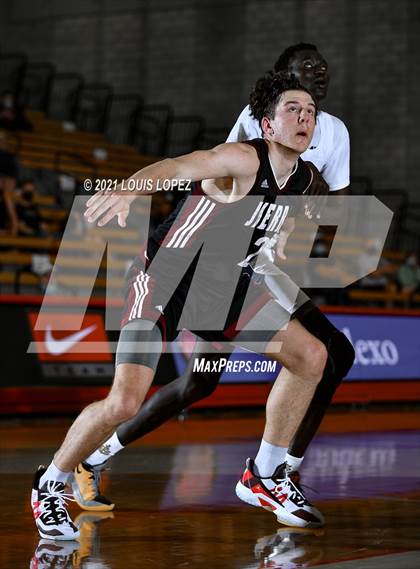 Thumbnail 1 in Crean Lutheran vs. JSerra Catholic (Mater Dei Extravaganza) photogallery.