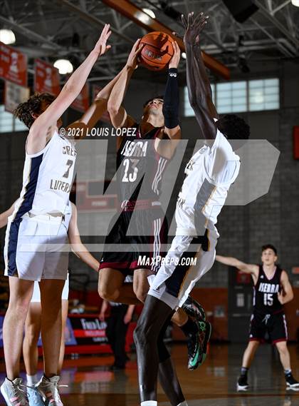 Thumbnail 1 in Crean Lutheran vs. JSerra Catholic (Mater Dei Extravaganza) photogallery.