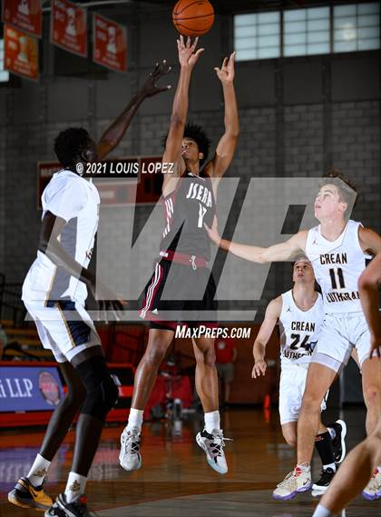 Thumbnail 2 in Crean Lutheran vs. JSerra Catholic (Mater Dei Extravaganza) photogallery.