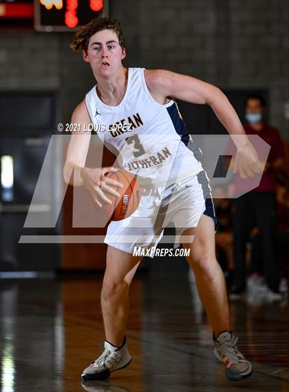 Thumbnail 3 in Crean Lutheran vs. JSerra Catholic (Mater Dei Extravaganza) photogallery.