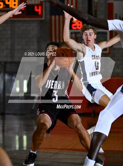 Thumbnail 3 in Crean Lutheran vs. JSerra Catholic (Mater Dei Extravaganza) photogallery.
