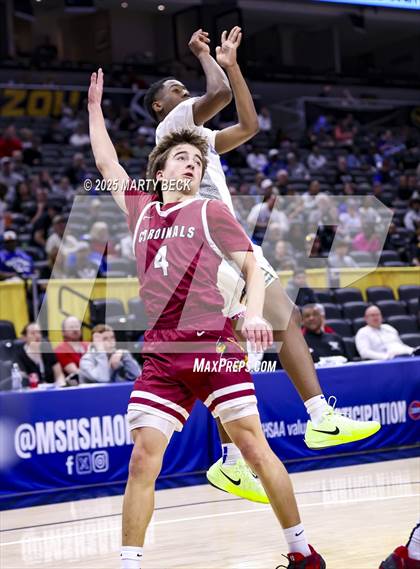 Thumbnail 3 in Benton vs Vashon (MSHSAA Class 4 Championship) photogallery.