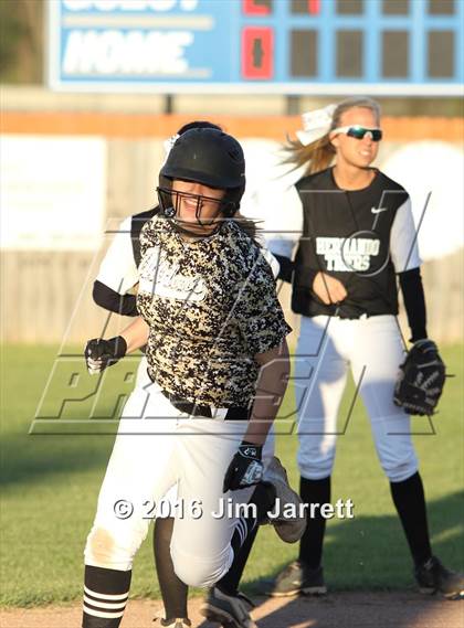 Thumbnail 1 in Hernando vs. Trumann photogallery.