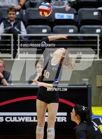 Thumbnail 2 in Leon vs. Lindsay (UIL 2A Semifinal) photogallery.