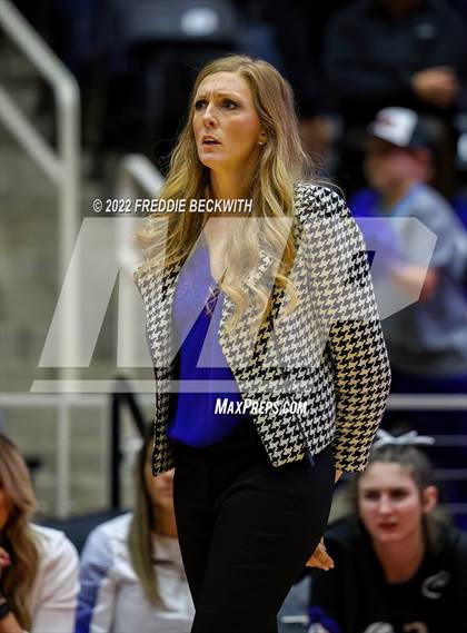 Thumbnail 2 in Leon vs. Lindsay (UIL 2A Semifinal) photogallery.