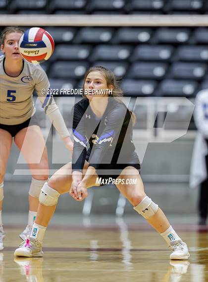 Thumbnail 1 in Leon vs. Lindsay (UIL 2A Semifinal) photogallery.