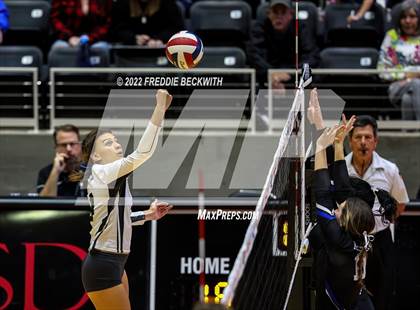 Thumbnail 3 in Leon vs. Lindsay (UIL 2A Semifinal) photogallery.