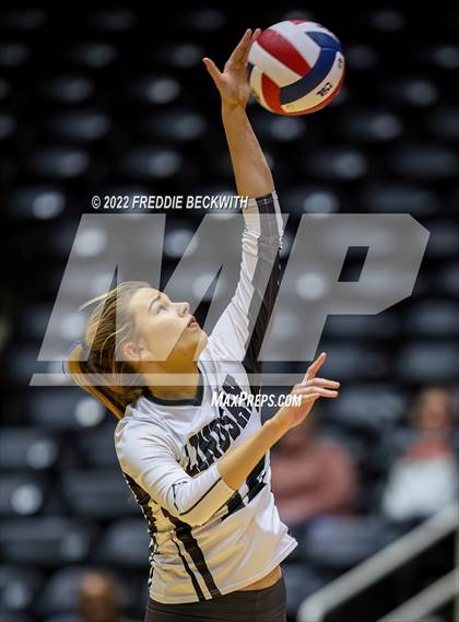 Thumbnail 2 in Leon vs. Lindsay (UIL 2A Semifinal) photogallery.