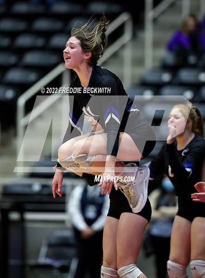 Thumbnail 1 in Leon vs. Lindsay (UIL 2A Semifinal) photogallery.