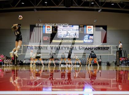 Thumbnail 1 in Leon vs. Lindsay (UIL 2A Semifinal) photogallery.