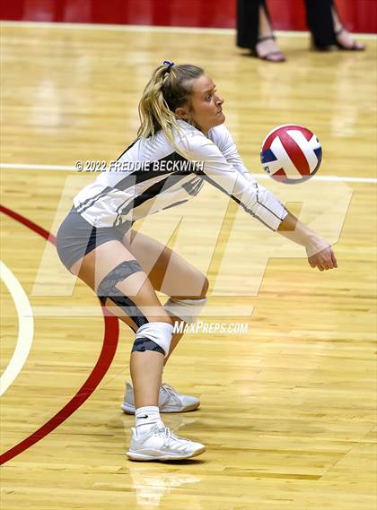 Thumbnail 2 in Leon vs. Lindsay (UIL 2A Semifinal) photogallery.