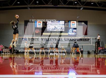 Thumbnail 2 in Leon vs. Lindsay (UIL 2A Semifinal) photogallery.