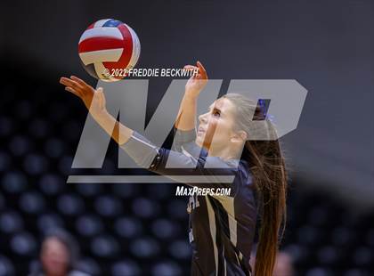 Thumbnail 2 in Leon vs. Lindsay (UIL 2A Semifinal) photogallery.