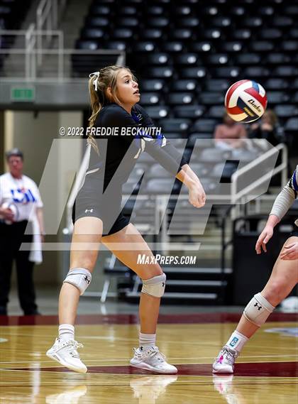 Thumbnail 2 in Leon vs. Lindsay (UIL 2A Semifinal) photogallery.