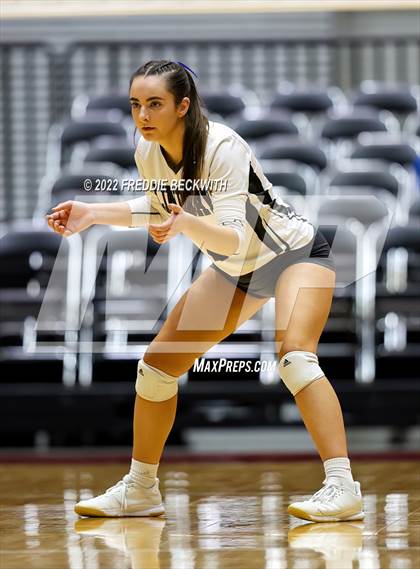 Thumbnail 2 in Leon vs. Lindsay (UIL 2A Semifinal) photogallery.