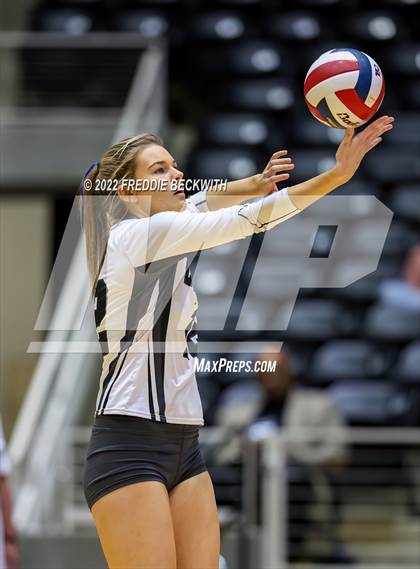 Thumbnail 1 in Leon vs. Lindsay (UIL 2A Semifinal) photogallery.