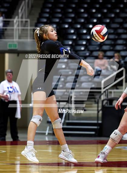 Thumbnail 1 in Leon vs. Lindsay (UIL 2A Semifinal) photogallery.