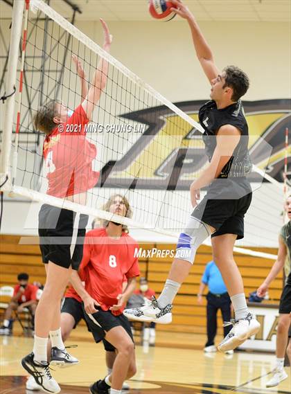 Thumbnail 2 in Woodbridge @ Laguna Hills photogallery.