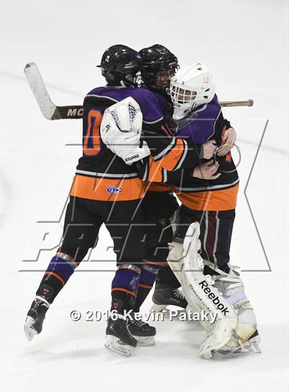 Thumbnail 3 in Westhill/Stamford vs. Staples/Weston/Shelton (CIAC D3 Final) photogallery.
