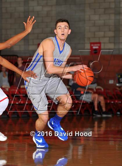 Thumbnail 1 in Etiwanda vs. Santa Margarita (Nike Extravaganza) photogallery.