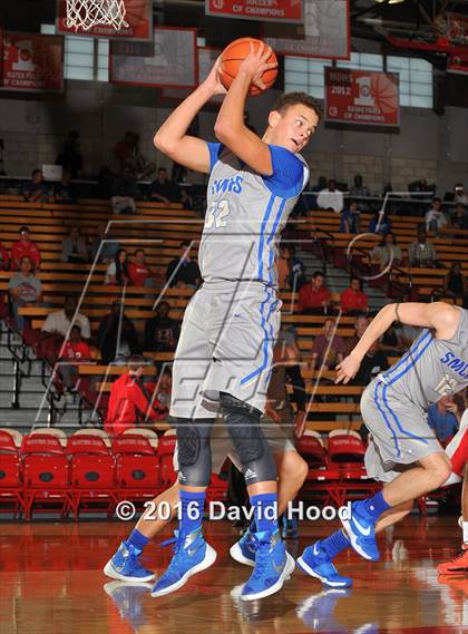 Thumbnail 2 in Etiwanda vs. Santa Margarita (Nike Extravaganza) photogallery.