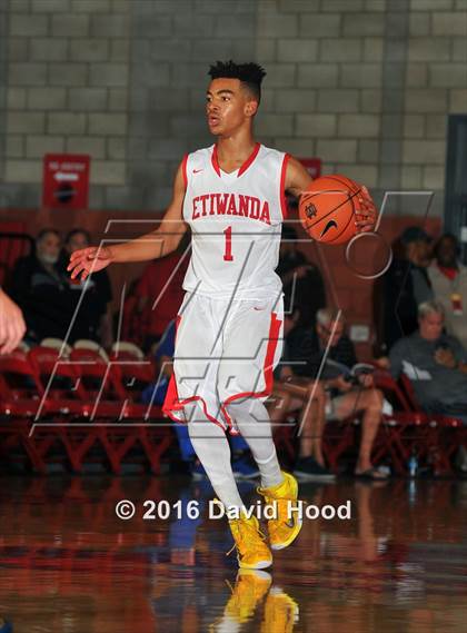 Thumbnail 2 in Etiwanda vs. Santa Margarita (Nike Extravaganza) photogallery.