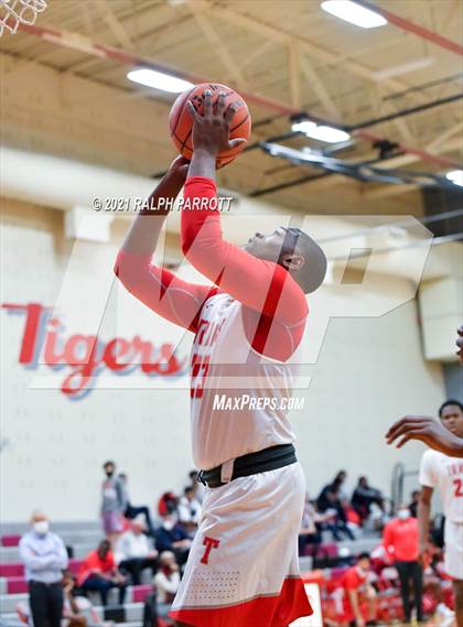 Thumbnail 3 in Fort Bend Dulles vs Fort Bend Travis photogallery.