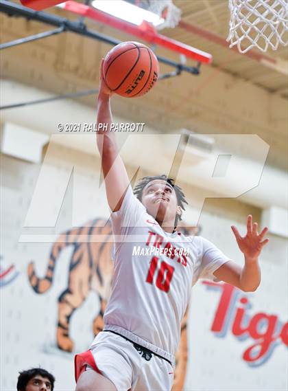 Thumbnail 1 in Fort Bend Dulles vs Fort Bend Travis photogallery.