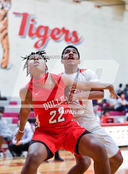 Thumbnail 3 in Fort Bend Dulles vs Fort Bend Travis photogallery.