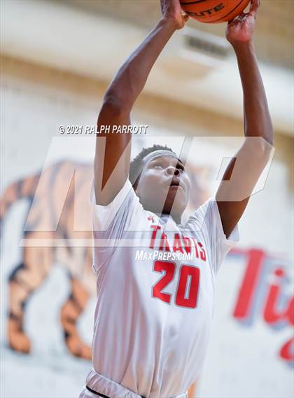 Thumbnail 1 in Fort Bend Dulles vs Fort Bend Travis photogallery.