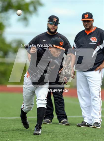 Thumbnail 1 in Bryant @ Washington (PSAL AAA 2nd Round) photogallery.